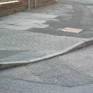 Dropper Kerb Right Hand HB - BN 125 x 255/150mm DR1