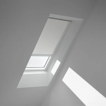Velux CK04 White Electric Blackout Blind 55x98cm