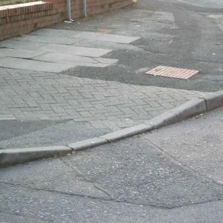 Dropper Kerb Left Hand BN -  BN 125 x 255/150mm