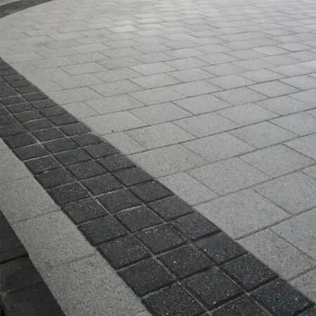 Newgrange Textured Cobble Black 100x100x60mm